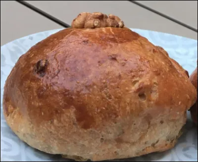 Quel est ce gâteau de Touraine à base d'eau, de farine, d'oeuf, de beurre, de safran et d'épices ?