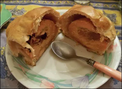 Quel est ce gâteau de Provence à base de pâte à pain et de coings ?
