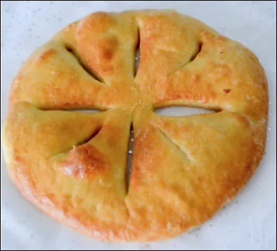 Quel est ce gâteau de Provence à base d'eau, de farine, de fleur d'oranger et d'huile d'olive ?