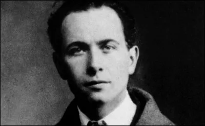 Qui est cet auteur du roman ''Les Cloches de Bâle'' ?