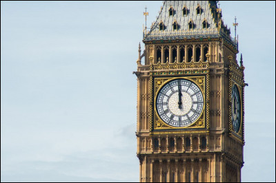''Big Ben'' est le surnom de la grande cloche de 13,5 tonnes que tout le monde connait. Mais savez-vous où elle est située ?