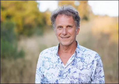 Qui est cet acteur, réalisateur et interprète du court métrage ''La Cloche'' ?