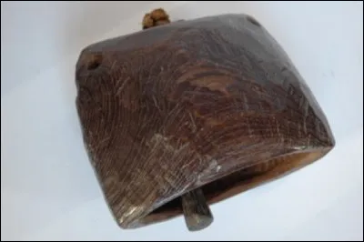 Que signifie ''déménager à la cloche de bois'' ?