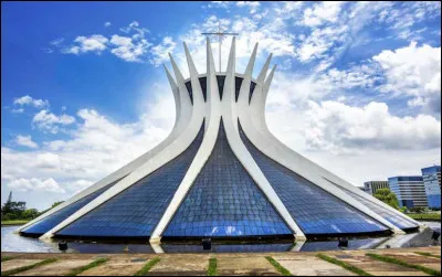 Dans quelle ville se trouve cette cathédrale ?