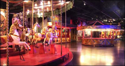 Où peut-on visiter l'étonnant musée des Arts forains de J.P. Favand. Carrousels à chevaux de bois, automates, systèmes d'illusions... tout fonctionne et les visiteurs peuvent les utiliser ?