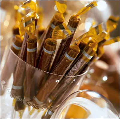 Quelle est cette confiserie, une sucette artisanale au caramel à base de beurre salé et de sucre de canne, spécialité de Quiberon ?