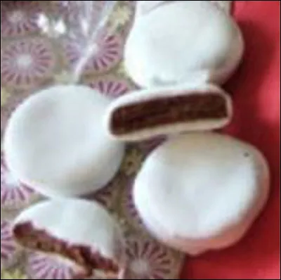 Quelle est cette confiserie composée de praliné de noisette, d'amande et de chocolat, le tout enrobé d'une fine couche de meringue croquante, spécialité de Megève ?