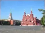 Voyages - Nous sommes sur la place rouge en Russie. Mais dans quelle ville sommes-nous ?