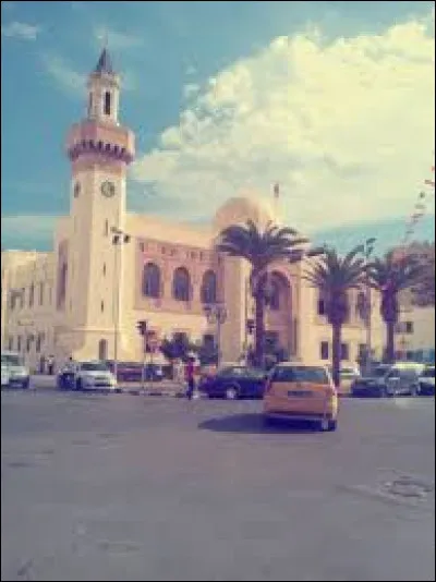 Dans quel pays se situe Sfax ?