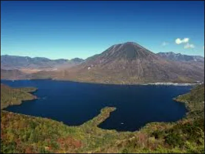 Dans quel pays se trouve le mont Nantai ?