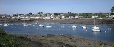 Commune bretonne, au bord de la mer d'Iroise, Lanildut se situe dans le département ...