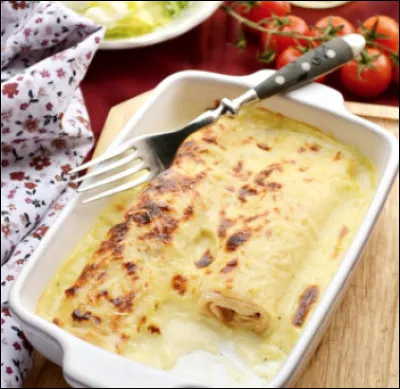 Quelle est cette recette à base de crêpes, de champignons, de crème fraîche, de fromage râpé et d'échalotes, une spécialité de Picardie ?