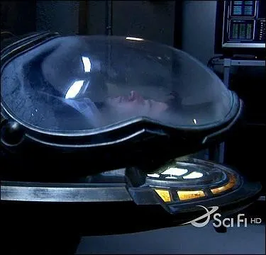 Saison 4 : Dans quel pisode Sheppard et son quipe relchent un rplicateur dans un monde virtuel, pour le remercier ?