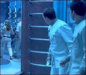 Saison 2 : Dans l'pisode 'L'Aurore', John dit  Rodney qu'il est en train de baver sur un Wraith, et Rodney lui rpond :