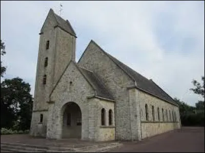 Vous avez sur cette image l'église Saint-Pierre de Nay. Petit village Manchot de 69 habitants, il se situe en région ...