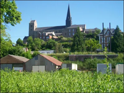 &Eacute;difi&eacute;e au neuvi&egrave;me si&egrave;cle, ce qui en fait la plus ancienne de Belgique, voici la coll&eacute;giale de Lobbes. Quel moine b&eacute;n&eacute;dictin, &eacute;vang&eacute;lisateur du Hainaut et de la Flandre, lui donne son nom ?