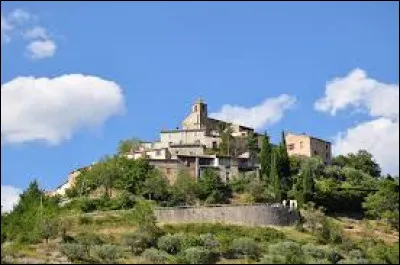 Prenons un peu de hauteur et rendons-nous à Castellet-lès-Sausses. Village de l'arrondissement de Castellane, à 800 mètres d'altitude, il se situe dans le département ...