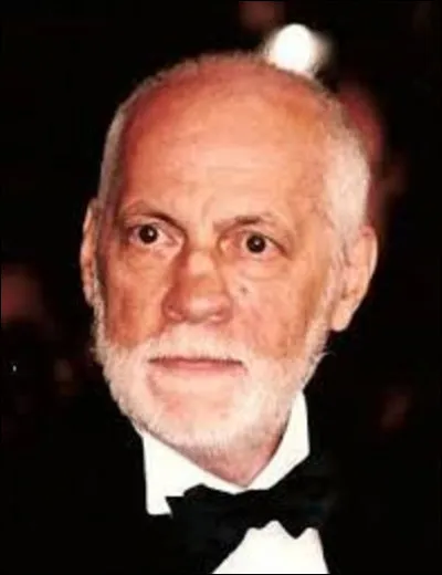 Acteur : 
Michel Serrault est un grand acteur de cinéma et de théâtre né en 1928 et mort en 2007. Durant sa carrière il joua dans de grands films et reçut trois Césars : un pour ''La Cage aux folles'' en 1979, un autre en 1982 pour ''Garde à vue'' et le dernier en 1996.
Pour quel long métrage ?