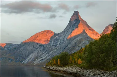En quelle année le Stetind a-t-il été escaladé pour la première fois ?