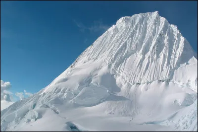En quelle année l'Alpamayo a-t-il été gravi pour la première fois ?