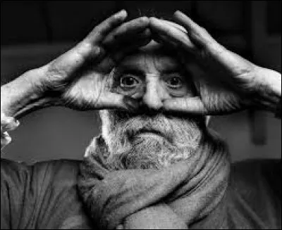 Quel doigt César a-t-il représenté ?