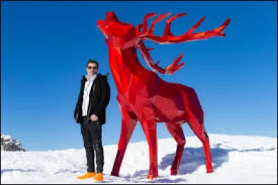 Surnommé "Le sculpteur des stars", il représente des animaux de couleur, c'est :