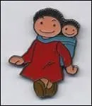 Comment s'appelle sa poupe, qu'elle ne quitte jamais ?