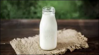 Dans l'Égypte antique, quelle déesse donnait en cadeau du lait aux hommes de la Vallée du Nil ?