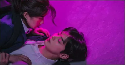 Où va-t-elle rencontrer Lee Su-ho la première fois ?