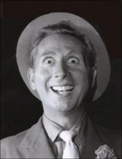 Charles Trenet chantait "Douce France" mais quel était son surnom ?