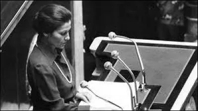 Elle a défendu la loi sur l'avortement en 1975. Quelle est cette ministre de la Santé du gouvernement Chirac ?