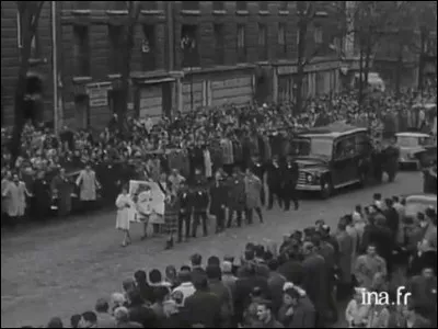 13/02/1962 > Un million de Parisiens (selon les organisateurs) sont aux funérailles des 9 victimes d'une manifestation (non autorisée) contre l'OAS. Qui était alors le préfet de police ?