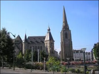 Ville bretonne à la confluence de l'Oust et de la Vilaine, Redon se situe dans le département ...