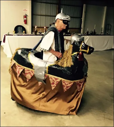 Que fait grand-père dans cette tenue ?