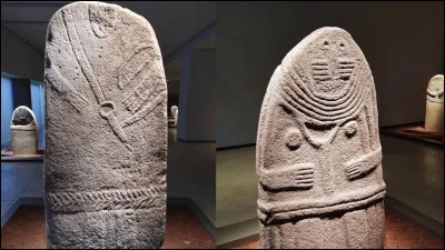 Où trouve-t-on le plus de statues-menhirs, sculptées probablement, autour de 1200 av. JC et qui représentent des hommes et des femmes ?