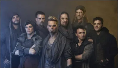 Complétez : 
"Non me tenent vincula non me tenet..."