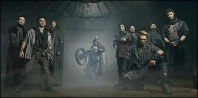 Complétez : 
"Quaero mihi similes et adiungor..."