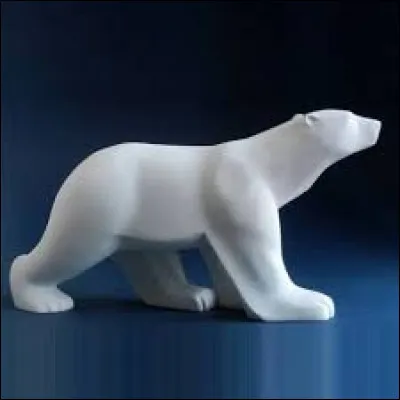 Il est connu pour ses sculptures animalières dont le style novateur se caractérise par la simplification des formes et des surfaces polies.