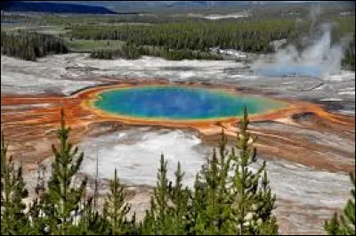 Le parc national de Yellowstone est situé au :