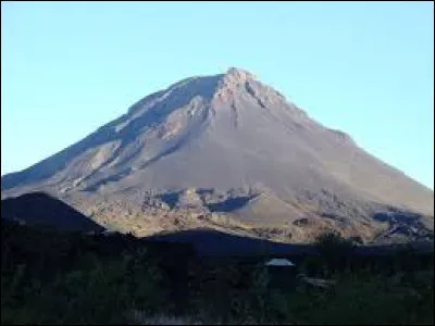 Le Pico do Fogo est un stratovolcan du :