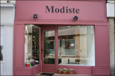 Mod comme modiste : que confectionne-t-elle ?