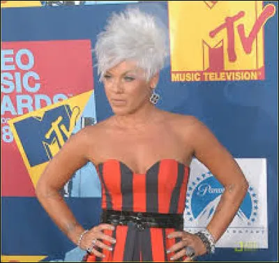 Quel est le nom de son cinqui&egrave;me album studio apparu en 2008 ?