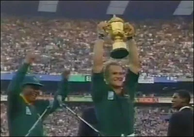 Lors de la Coupe du monde 1995 qui s'est vu refuser pour quelques centimtres l'essai de la victoire contre l'Afrique du Sud ?