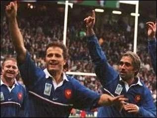 Lors du mme match, quelle tait la paire d'ailiers ?