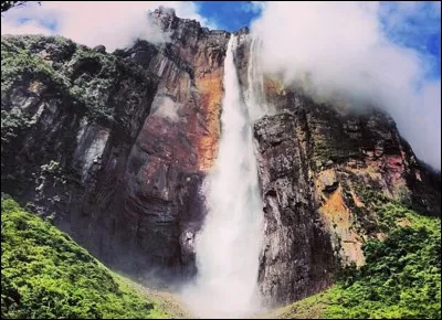 Dans quel pays d'Amérique du Sud, pouvez-vous admirer ''Le Salto Ángel'' (Le Saut de l'Ange en français), la plus haute chute d'eau du monde ?