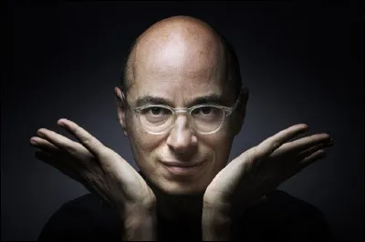 Quelle est la bonne orthographe du nom de cet écrivain, auteur du roman fantastique ''L'Empire des anges'' ?