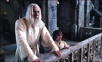 Comment s'appelle la cité où vont Gandalf et Pippin ?