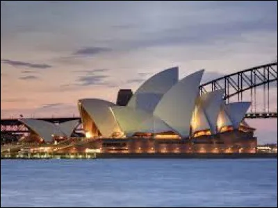 L'opéra de Sydney a été inauguré en 1973.