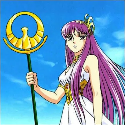 Sous quel nom a grandi la réincarnation dAthéna au Japon ?