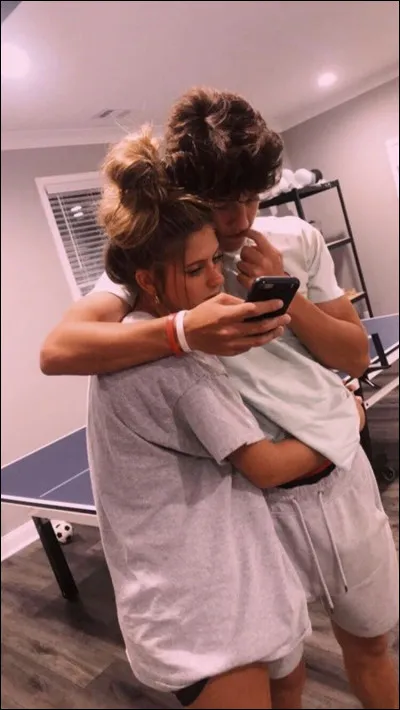 Est-elle tactile avec toi ? Ou cherche-t-elle à l'être ?